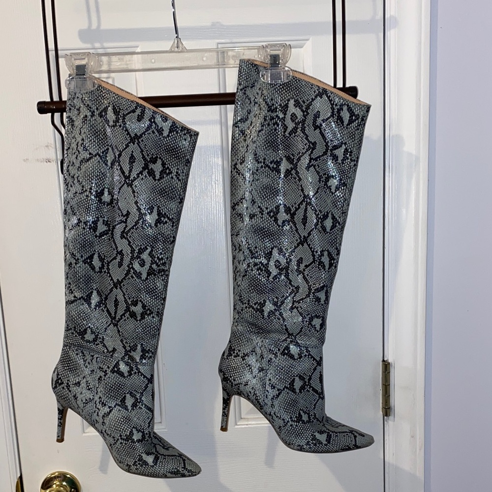 Steve Madden Kimari sz. 7.5, faux snakeskin 
Knee high boots